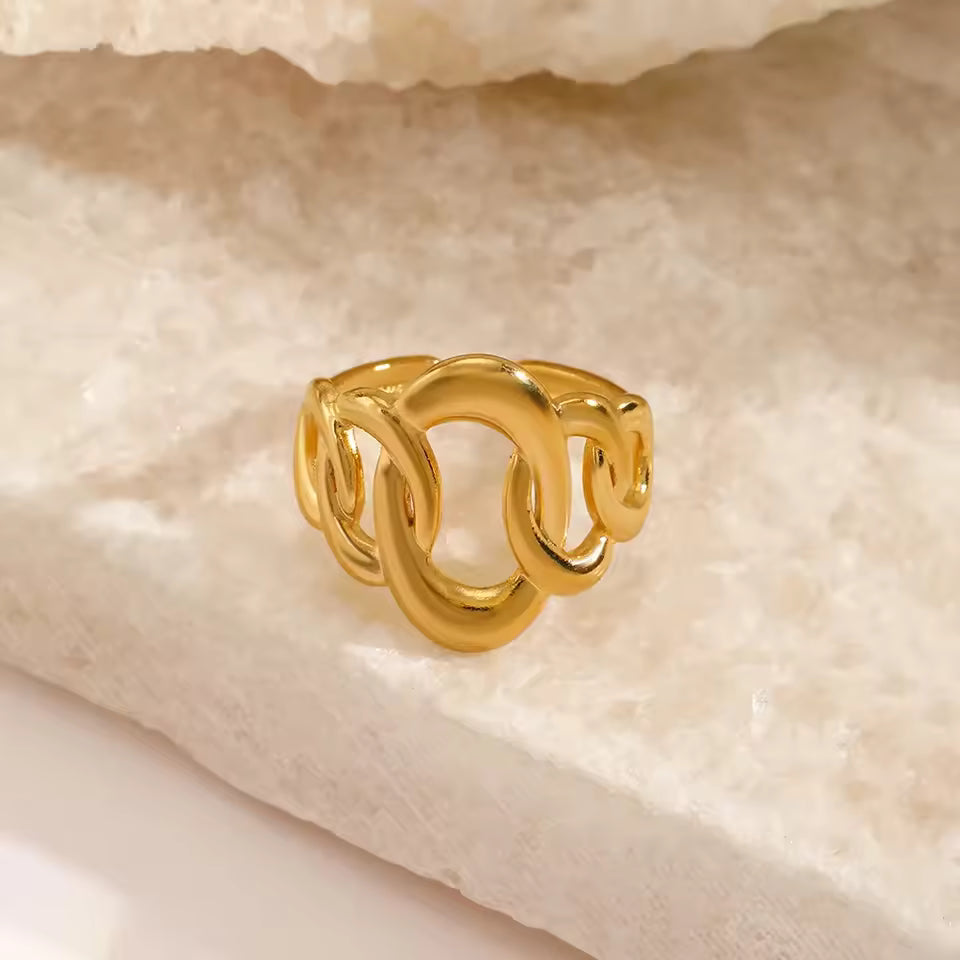 Chunky Interlocking Chain Ring