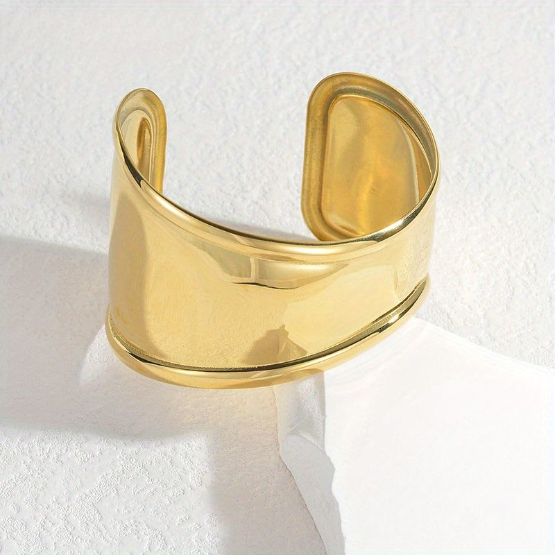 Curved Smooth Bracelet