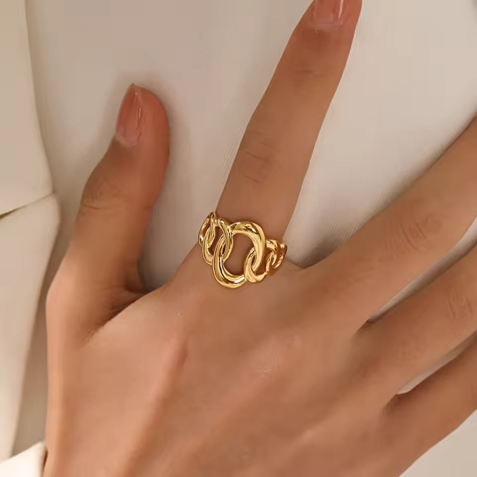 Chunky Interlocking Chain Ring