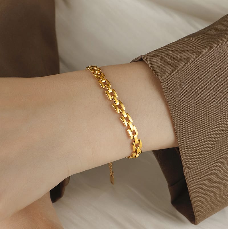 Modern Interlink Chain Bracelet