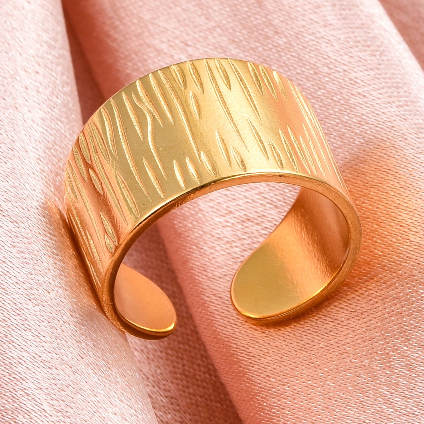 Simple Scratches Ring