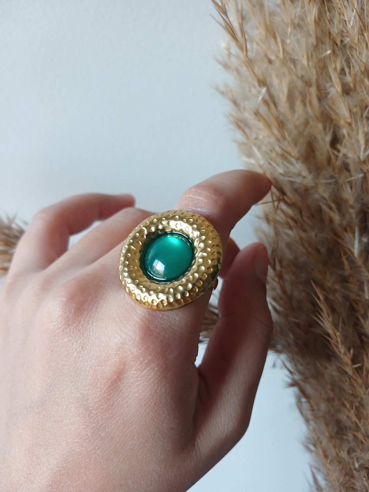 Island Inlaid Green Stone Ring